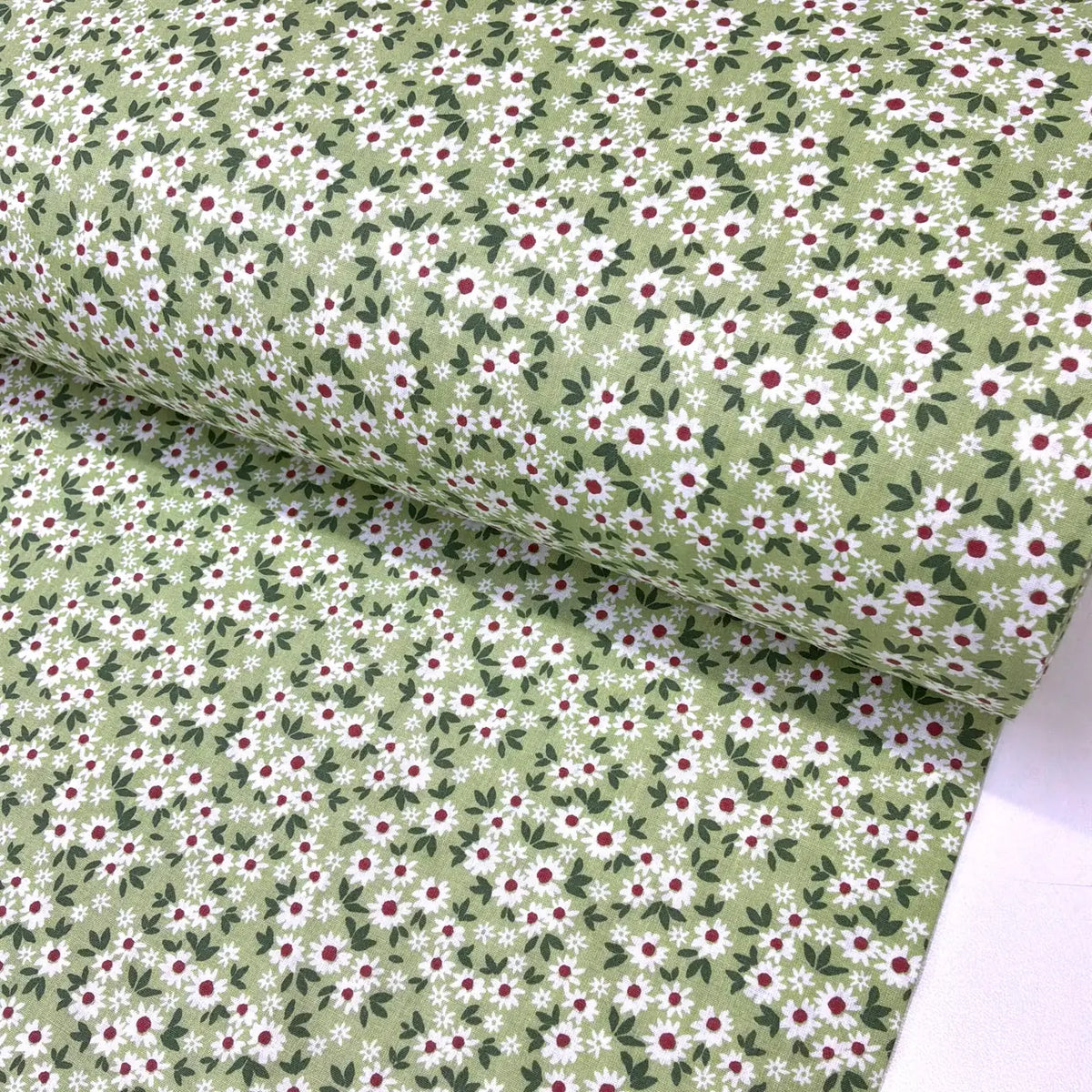 Small print green and white daisy flower 100% cotton fabric with a ditsy floral pattern, ideal for quilting, dressmaking, patchwork and crafts.